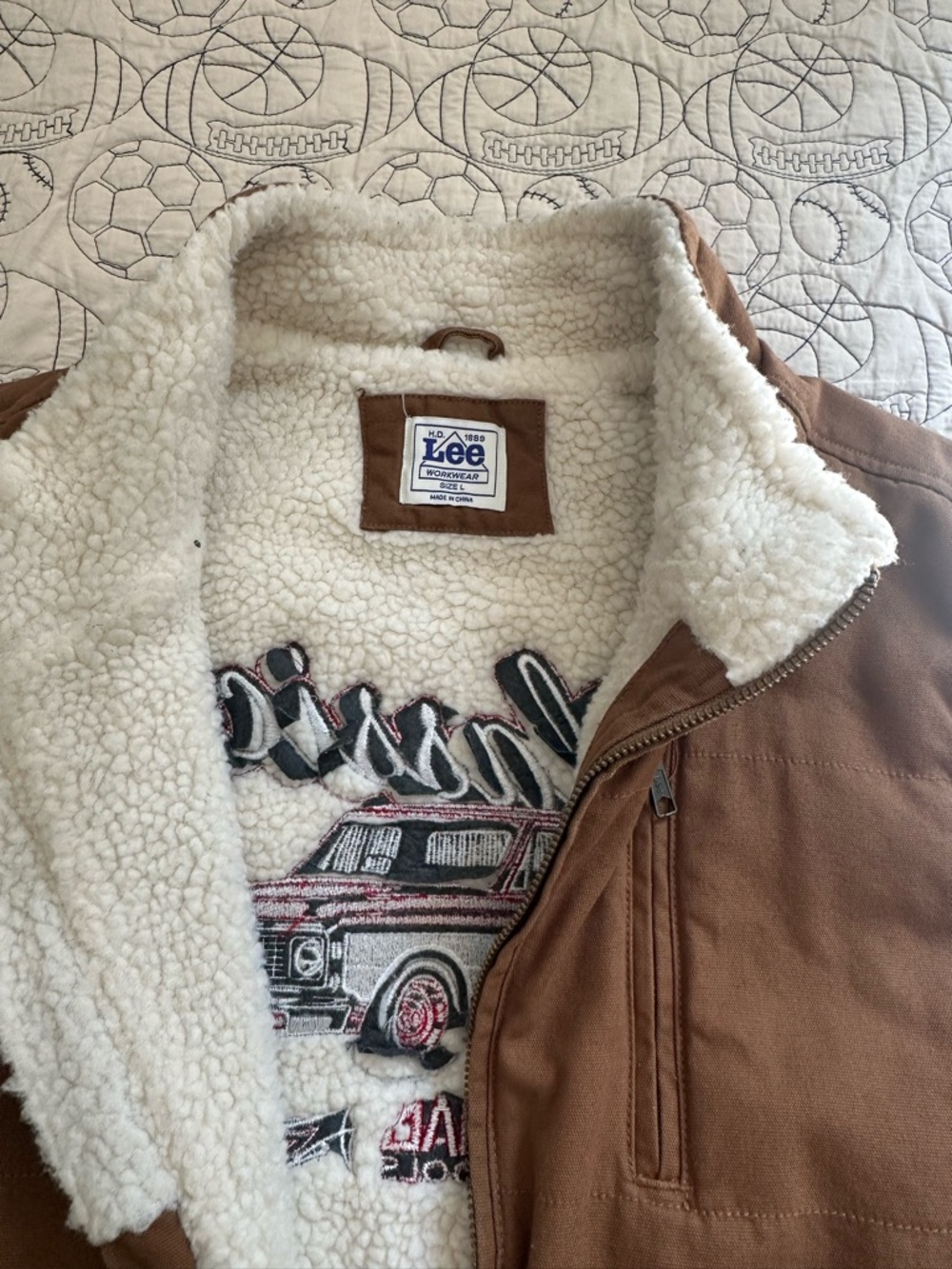 Mac Tools Men Large Vest. Lee Brown Canvas Sherpa with Red Embroidery - Picture 3 of 3